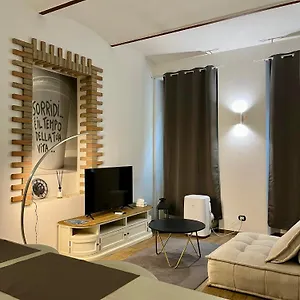 https://residenza-corrado.it-lombardy.com
